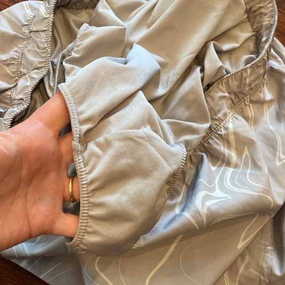 Old Navy Gray Athletic Shorts Lightweight Breathable - Picture 5 of 5